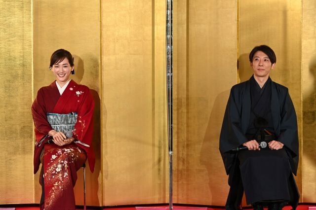 綾瀬はるか＆高橋一生、美しい和服で登場！阿佐ヶ谷神明宮で日曜劇場「天国と地獄」会見（11枚目）