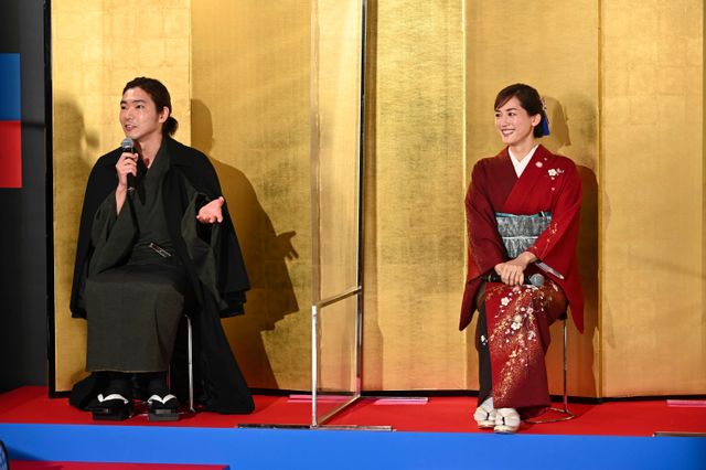 綾瀬はるか＆高橋一生、美しい和服で登場！阿佐ヶ谷神明宮で日曜劇場「天国と地獄」会見（12枚目）