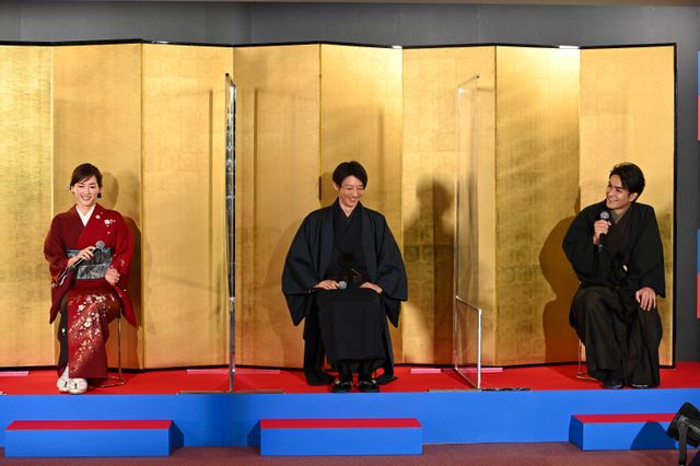 綾瀬はるか＆高橋一生、美しい和服で登場！阿佐ヶ谷神明宮で日曜劇場「天国と地獄」会見（13枚目）