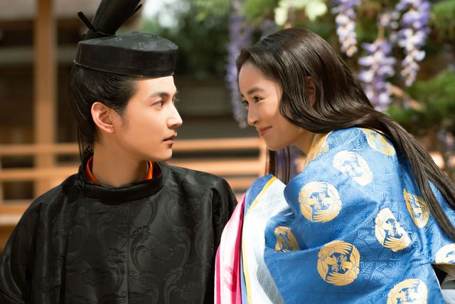 「癒やし」と話題！頼通（渡邊圭祐）＆実資（秋山竜次）　第38回「光る君へ」場面写真（6枚目）