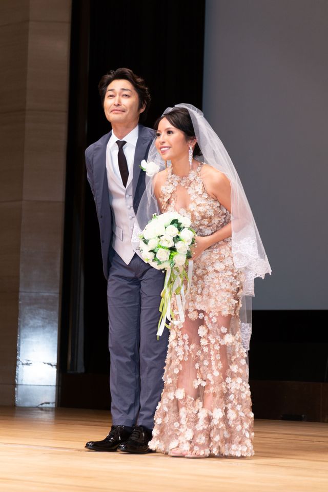 安田顕、『愛しのアイリーン』完成披露でバージンロード歩く（3枚目）