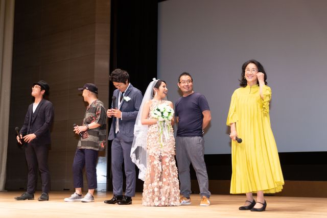 安田顕、『愛しのアイリーン』完成披露でバージンロード歩く（5枚目）