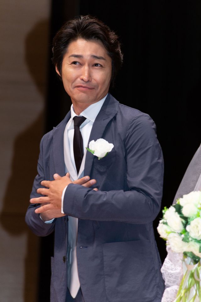 安田顕、『愛しのアイリーン』完成披露でバージンロード歩く（7枚目）