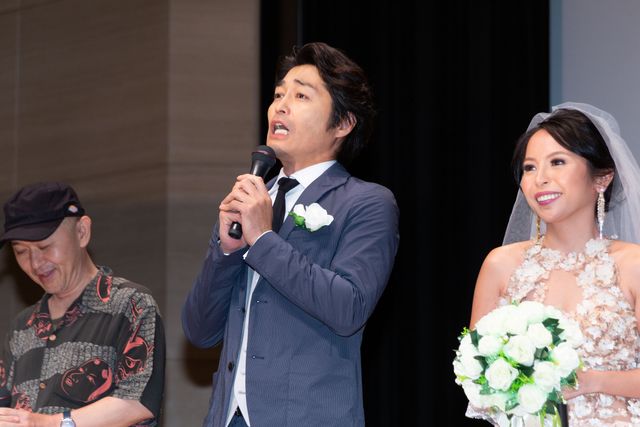 安田顕、『愛しのアイリーン』完成披露でバージンロード歩く（9枚目）