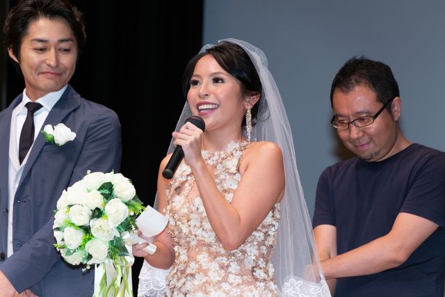 安田顕、『愛しのアイリーン』完成披露でバージンロード歩く（10枚目）