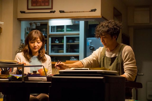 高橋一生のエプロン姿！『九月の恋と出会うまで』場面写真：フォトギャラリー