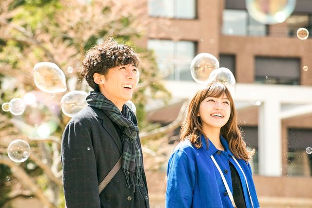 高橋一生のエプロン姿！『九月の恋と出会うまで』場面写真（2枚目）