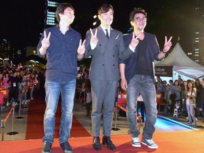 左から『王になった男』のチュ・チャンミン監督、イ・ビョンホン、リュ・スンリョン