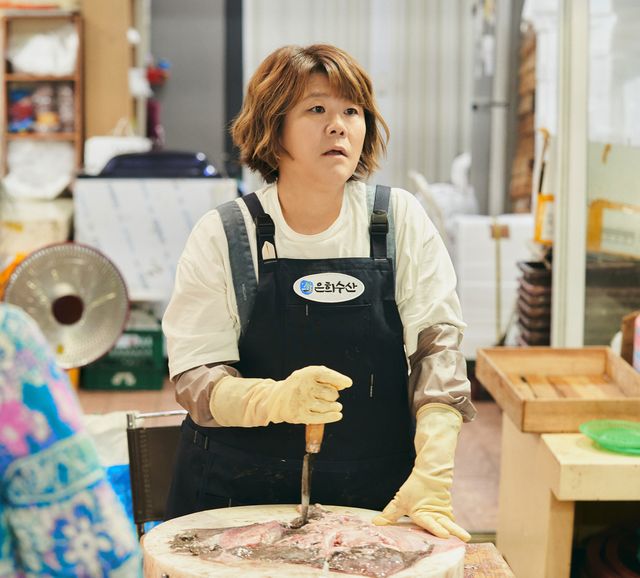 イ・ビョンホン、シン・ミナ、キム・ウビンら出演！「私たちのブルース」場面カット（5枚目）