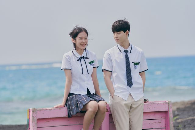 イ・ビョンホン、シン・ミナ、キム・ウビンら出演！「私たちのブルース」場面カット（10枚目）