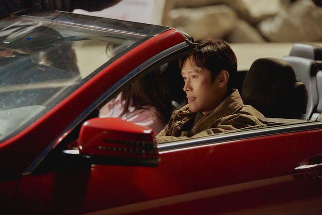 イ・ビョンホン、シン・ミナ、キム・ウビンら出演！「私たちのブルース」場面カット（17枚目）