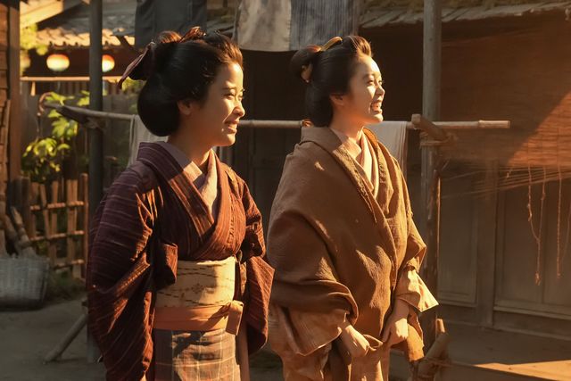 トキ（高石あかり）とサワ（円井わん）は別れを惜しんで…朝ドラ「ばけばけ」第95回の場面写真：フォトギャラリー