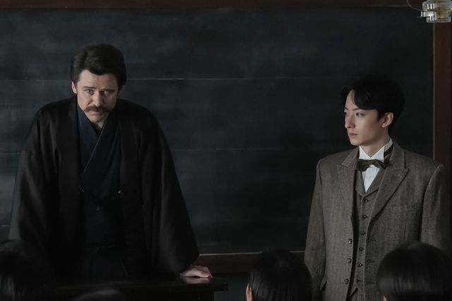 トキ（高石あかり）とサワ（円井わん）は別れを惜しんで…朝ドラ「ばけばけ」第95回の場面写真（4枚目）