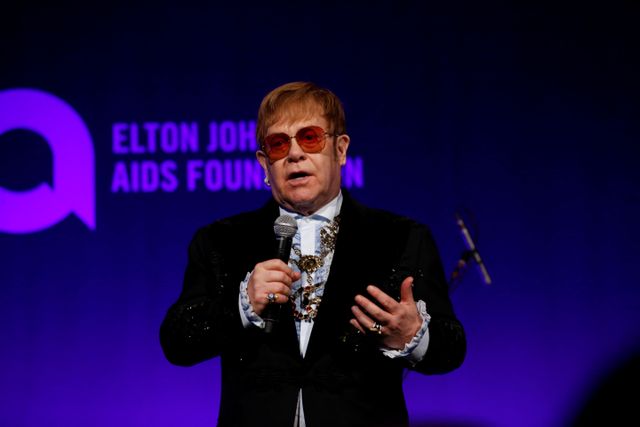 11月5日、米ニューヨークで、英歌手エルトン・ジョン(写真)のエイズ支援基金が毎年恒例のガラパーティーを開催した