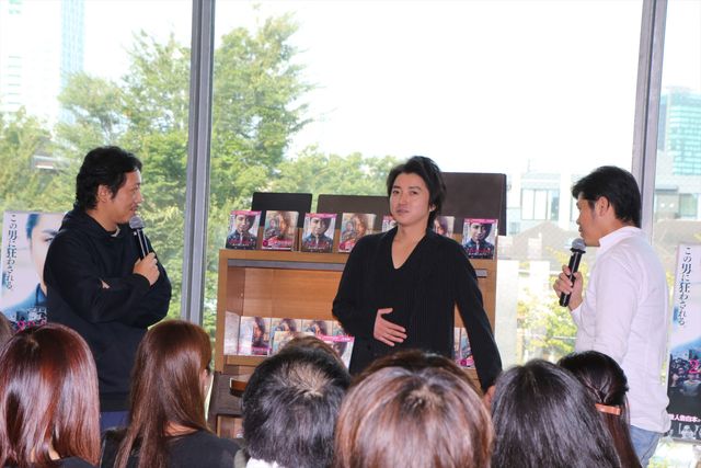 藤原竜也がサプライズ登場！映画『22年目の告白－私が殺人犯です－』DVD＆ブルーレイ発売記念イベント（3枚目）