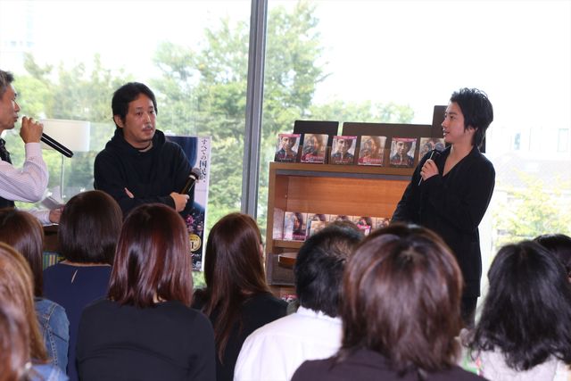 藤原竜也がサプライズ登場！映画『22年目の告白－私が殺人犯です－』DVD＆ブルーレイ発売記念イベント（6枚目）