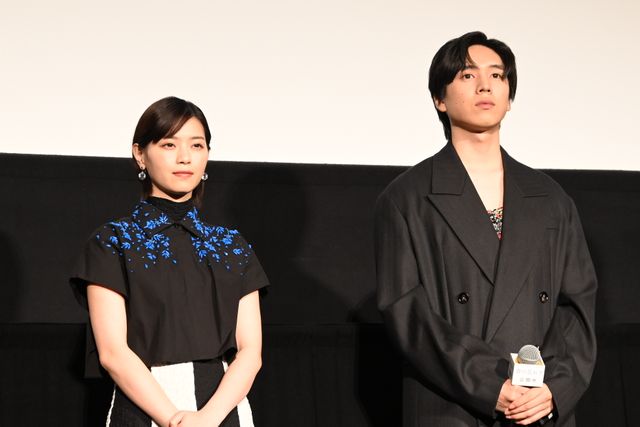 南果歩から主演・坂東龍汰へサプライズ！映画『君の忘れ方』公開記念舞台あいさつ（13枚目）