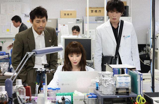 田中圭×安田顕が初共演でバディに！「らせんの迷宮～DNA科学捜査～」場面カット（2枚目）