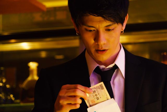 青木玄徳＆逢沢りなのキスシーン！『闇金ドッグス7』場面写真（2枚目）