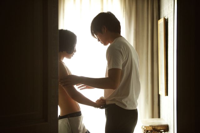 松坂桃李が体当たりの演技！石田衣良『娼年』場面写真（2枚目）