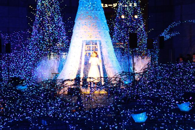 シンデレラ風ドレスを着こなしたMay J.フォトギャラリー（8枚目）