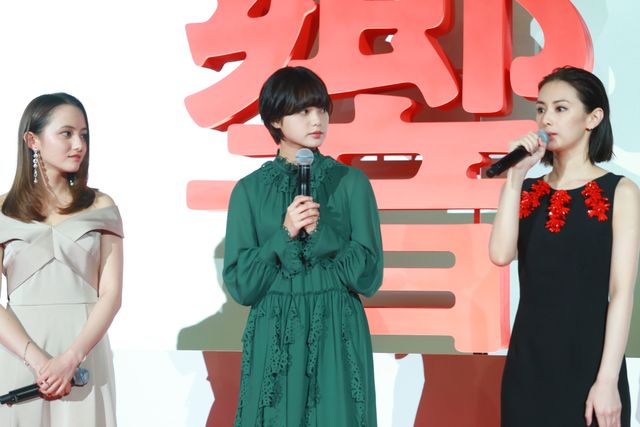平手友梨奈、北川景子、アヤカ・ウィルソンがドレスで登場！『響-HIBIKI-』完成披露舞台あいさつ（7枚目）