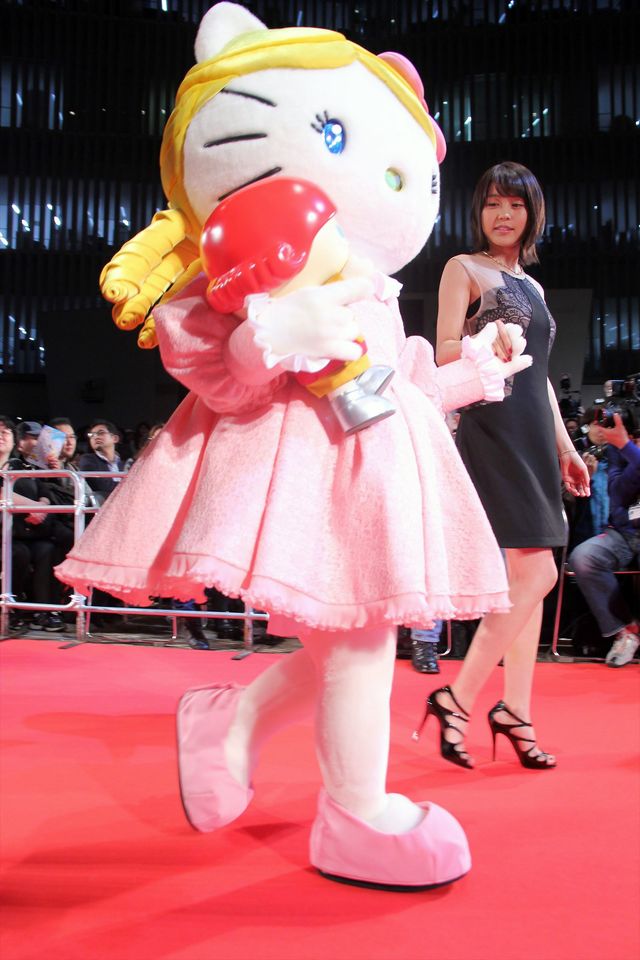 有村架純、大胆背中見せの大人ドレス！『くるみ割り人形』ワールドプレミアイベントフォトギャラリー（8枚目）