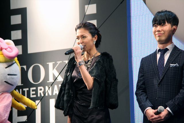 有村架純、大胆背中見せの大人ドレス！『くるみ割り人形』ワールドプレミアイベントフォトギャラリー（10枚目）