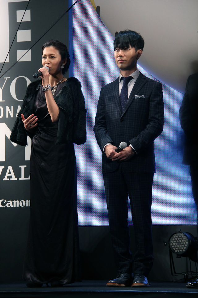 有村架純、大胆背中見せの大人ドレス！『くるみ割り人形』ワールドプレミアイベントフォトギャラリー（11枚目）