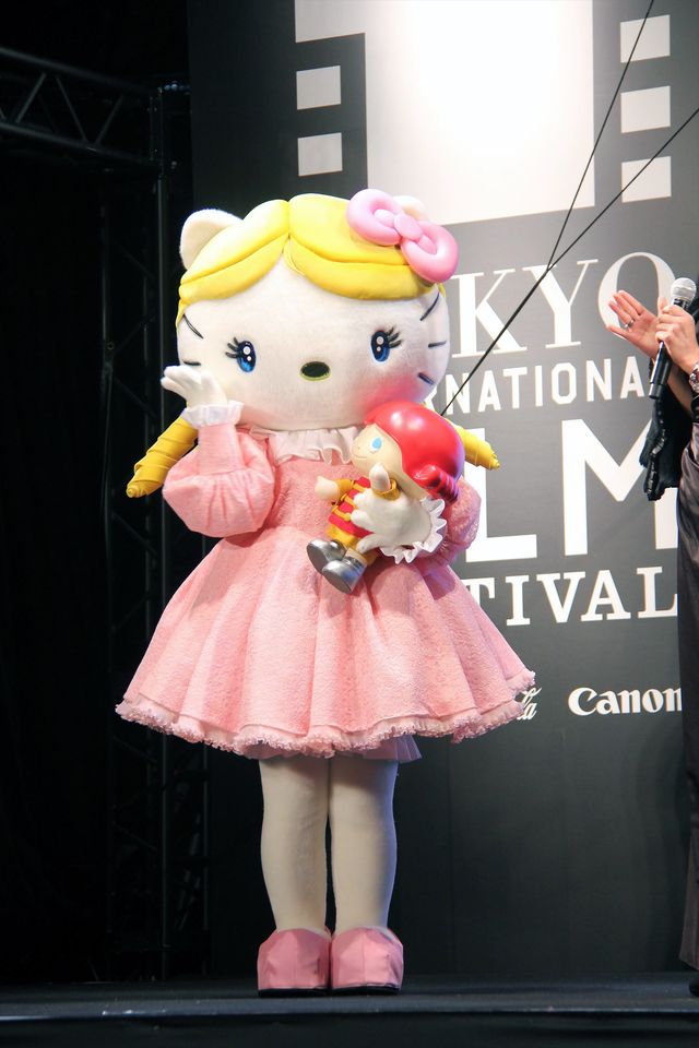 有村架純、大胆背中見せの大人ドレス！『くるみ割り人形』ワールドプレミアイベントフォトギャラリー（14枚目）