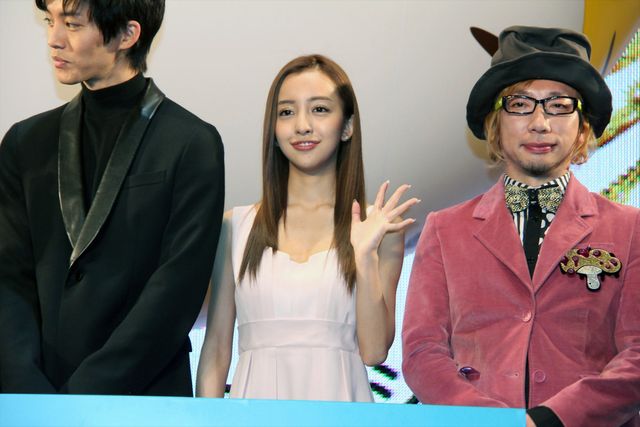 有村架純、大胆背中見せの大人ドレス！『くるみ割り人形』ワールドプレミアイベントフォトギャラリー（23枚目）