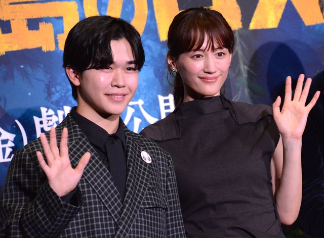 綾瀬はるか、柄本佑、鈴木福らクリス・サンダース監督と登壇！『野生の島のロズ』日本語吹替版完成披露（17枚目）