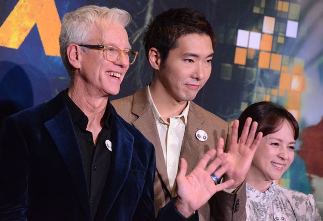 綾瀬はるか、柄本佑、鈴木福らクリス・サンダース監督と登壇！『野生の島のロズ』日本語吹替版完成披露（18枚目）