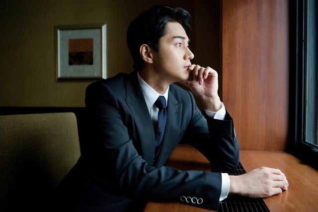 長く美しい指…【インタビューカット集】：フォトギャラリー