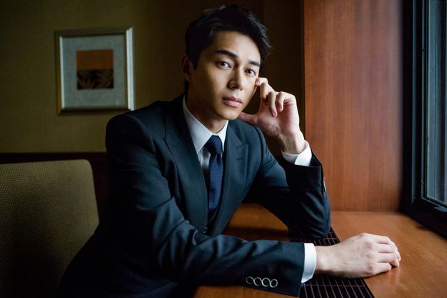 長く美しい指…【インタビューカット集】（2枚目）