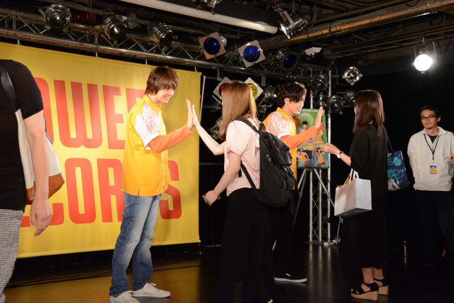 間宮祥太朗＆浦井健治がピースッ☆「ニーチェ先生」DVD＆ブルーレイ発売記念イベントフォトギャラリー（6枚目）