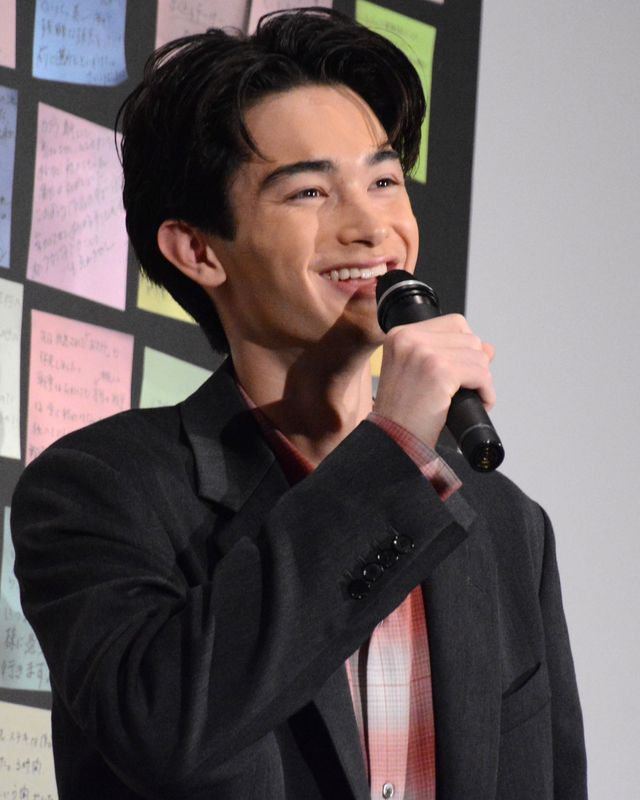 美しすぎる兄弟…栄莉弥の弟・光路、初の公の場！妻夫木聡、広瀬すず、窪田正孝、永山瑛太らと『宝島』初日舞台挨拶（13枚目）