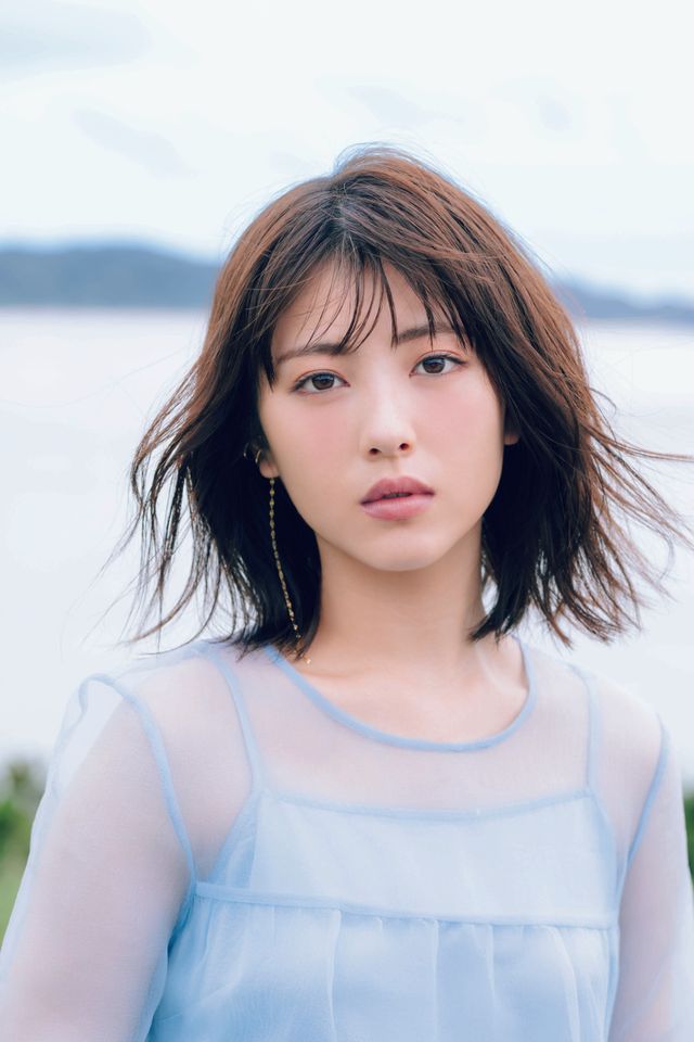 美しい…写真集「浜辺美波写真集 20」先行カット（2枚目）