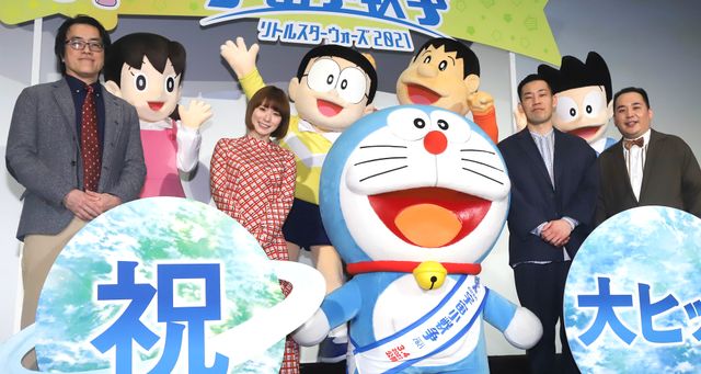 松岡茉優らドラえもんたちに囲まれ笑顔！『映画ドラえもん　のび太の宇宙小戦争（リトルスターウォーズ）2021』公開記念舞台あいさつ：フォトギャラリー