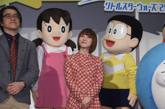 松岡茉優らドラえもんたちに囲まれ笑顔！『映画ドラえもん　のび太の宇宙小戦争（リトルスターウォーズ）2021』公開記念舞台あいさつ（6枚目）