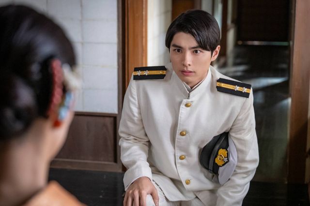 「めおと日和」迫り来る戦争の影…瀧昌（本田響矢）が「共犯になろ…」＜第2話場面写真＞（4枚目）