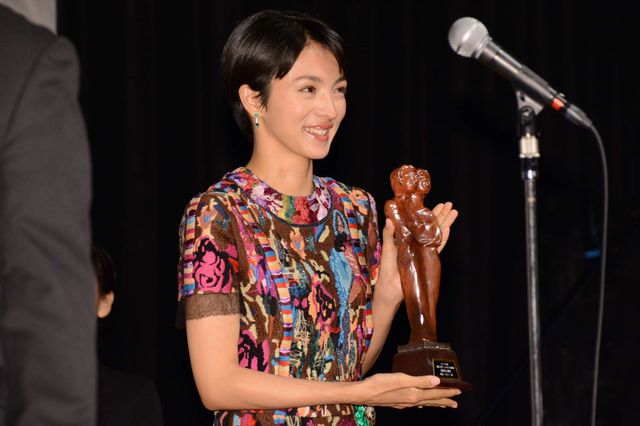 土屋太鳳、受賞に涙……心をえぐられ「いつの間にかデコボコな心になってしまった」　画像ギャラリー（7枚目）