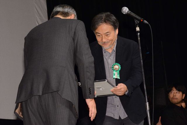 土屋太鳳、受賞に涙……心をえぐられ「いつの間にかデコボコな心になってしまった」　画像ギャラリー（11枚目）