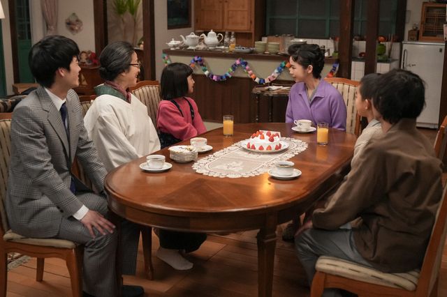 会見場には鮫島（みのすけ）の姿も…「ブギウギ」第124回の場面写真（5枚目）