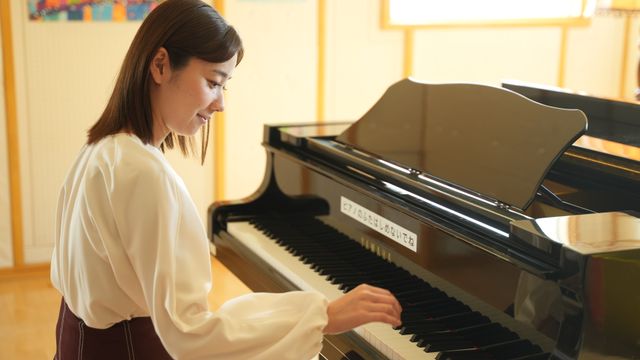 堀田真由の涙と萩原利久の寂しそうな笑顔…「たとえあなたを忘れても」2話（3枚目）