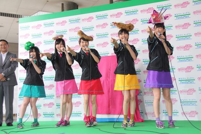 お弁当の具をモチーフにしたカチューシャがインパクト大！ ももクロ写真ギャラリー（2枚目）