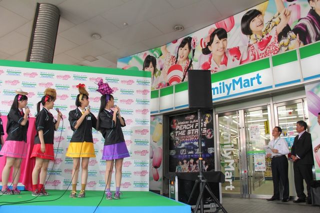 お弁当の具をモチーフにしたカチューシャがインパクト大！ ももクロ写真ギャラリー（8枚目）