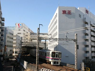 「カントリー・ロード」が流れる京王線・聖蹟桜ヶ丘駅