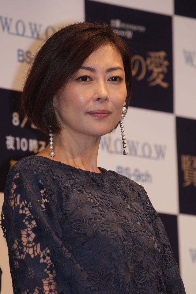 高岡早紀が肩出しドレスで登場！「連続ドラマW 賢者の愛」完成披露試写会フォトギャラリー（3枚目）