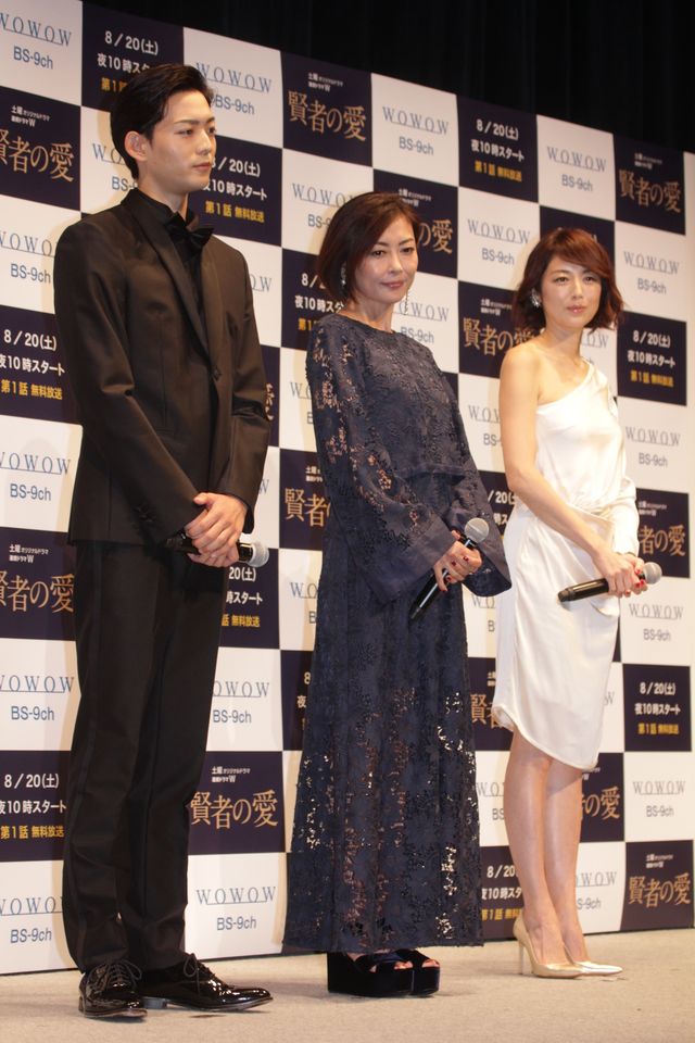 高岡早紀が肩出しドレスで登場！「連続ドラマW 賢者の愛」完成披露試写会フォトギャラリー（6枚目）